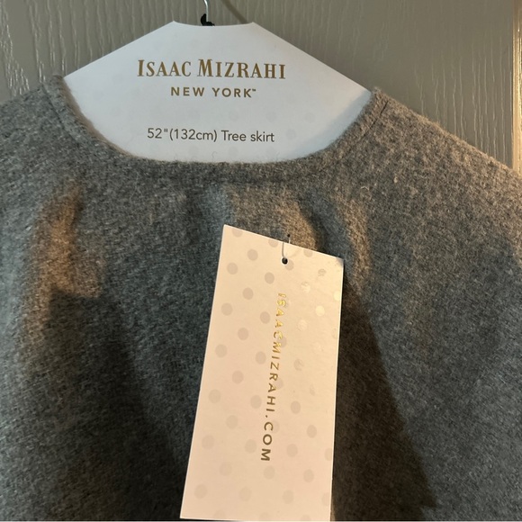 Isaac Mizrahi Felt Gray Christmas Tree Skirt 52” Candy Swirl Red White NEW - Picture 4 of 5